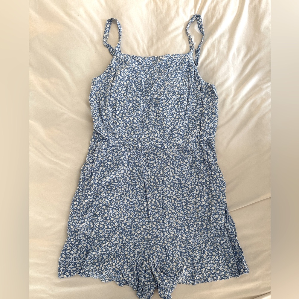 Old Navy Ditsy Floral Romper 💙